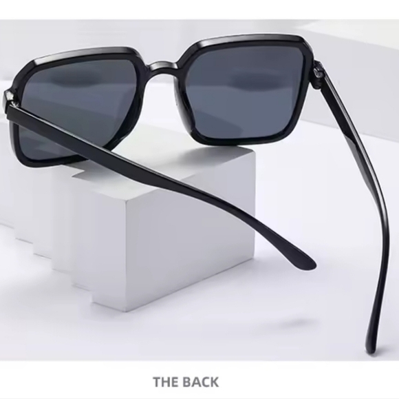 Unisex Chic Black Square Sunglasses - Picture 4 of 5